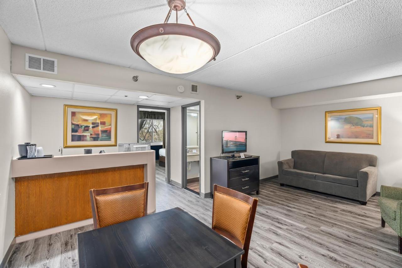 Quality Inn & Suites Mall Of America - Msp Airport Μπλούμινγκτον Εξωτερικό φωτογραφία