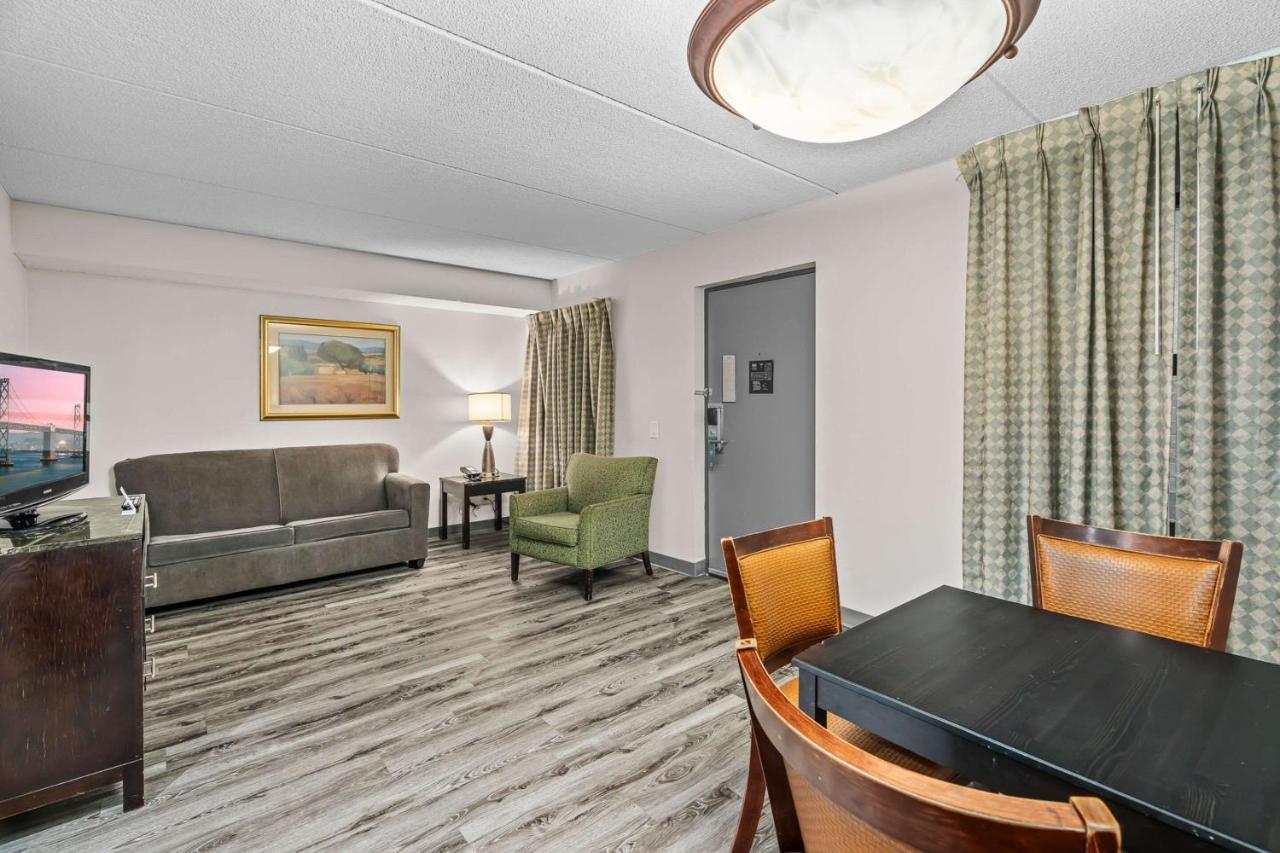 Quality Inn & Suites Mall Of America - Msp Airport Μπλούμινγκτον Εξωτερικό φωτογραφία