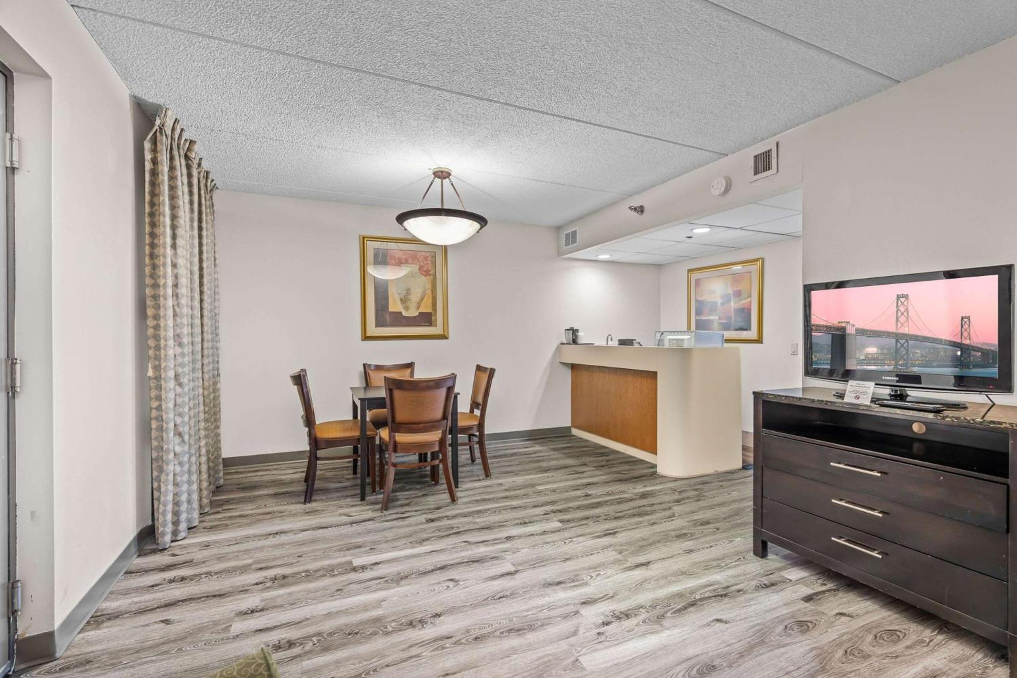 Quality Inn & Suites Mall Of America - Msp Airport Μπλούμινγκτον Εξωτερικό φωτογραφία
