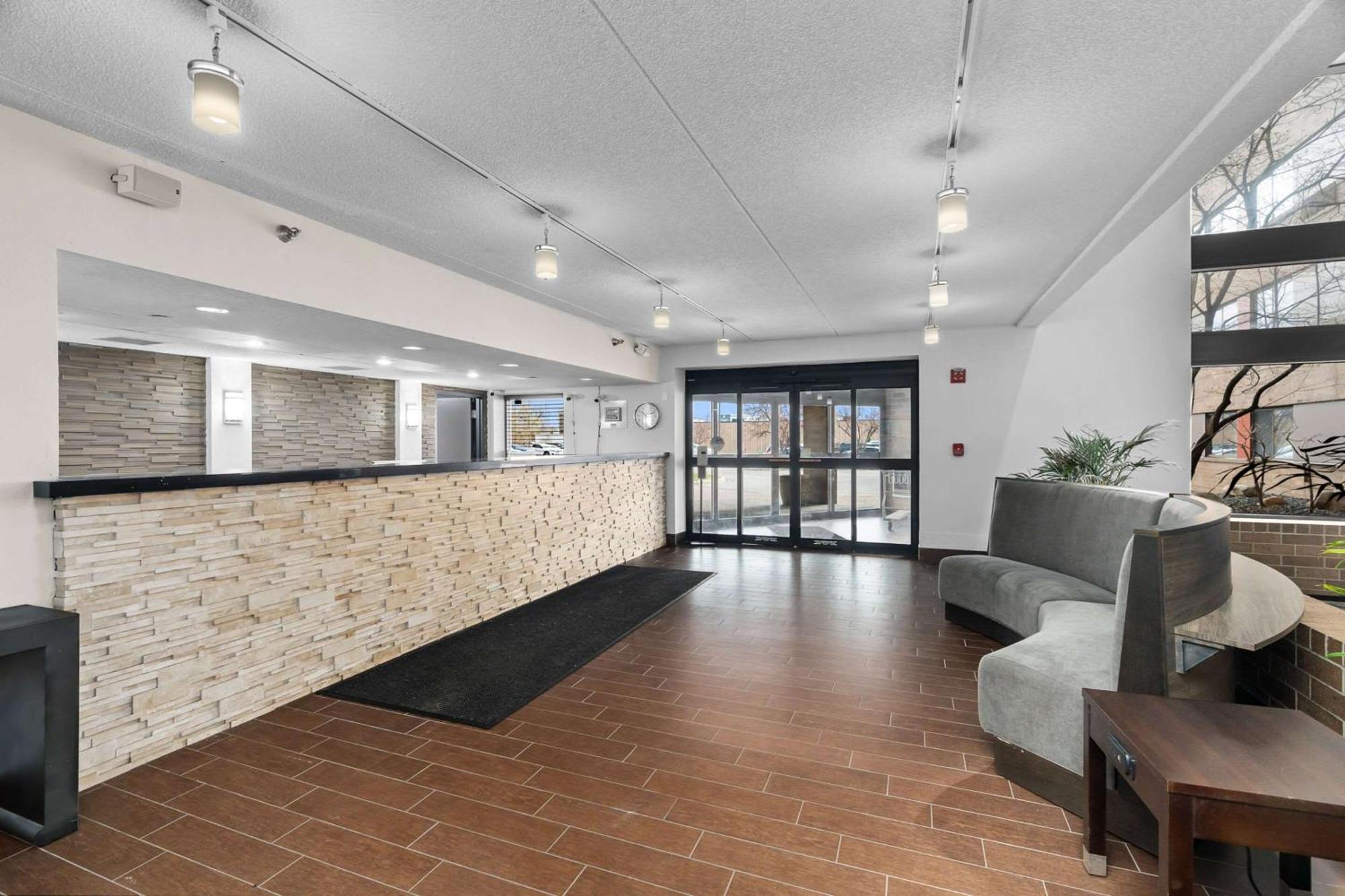 Quality Inn & Suites Mall Of America - Msp Airport Μπλούμινγκτον Εξωτερικό φωτογραφία